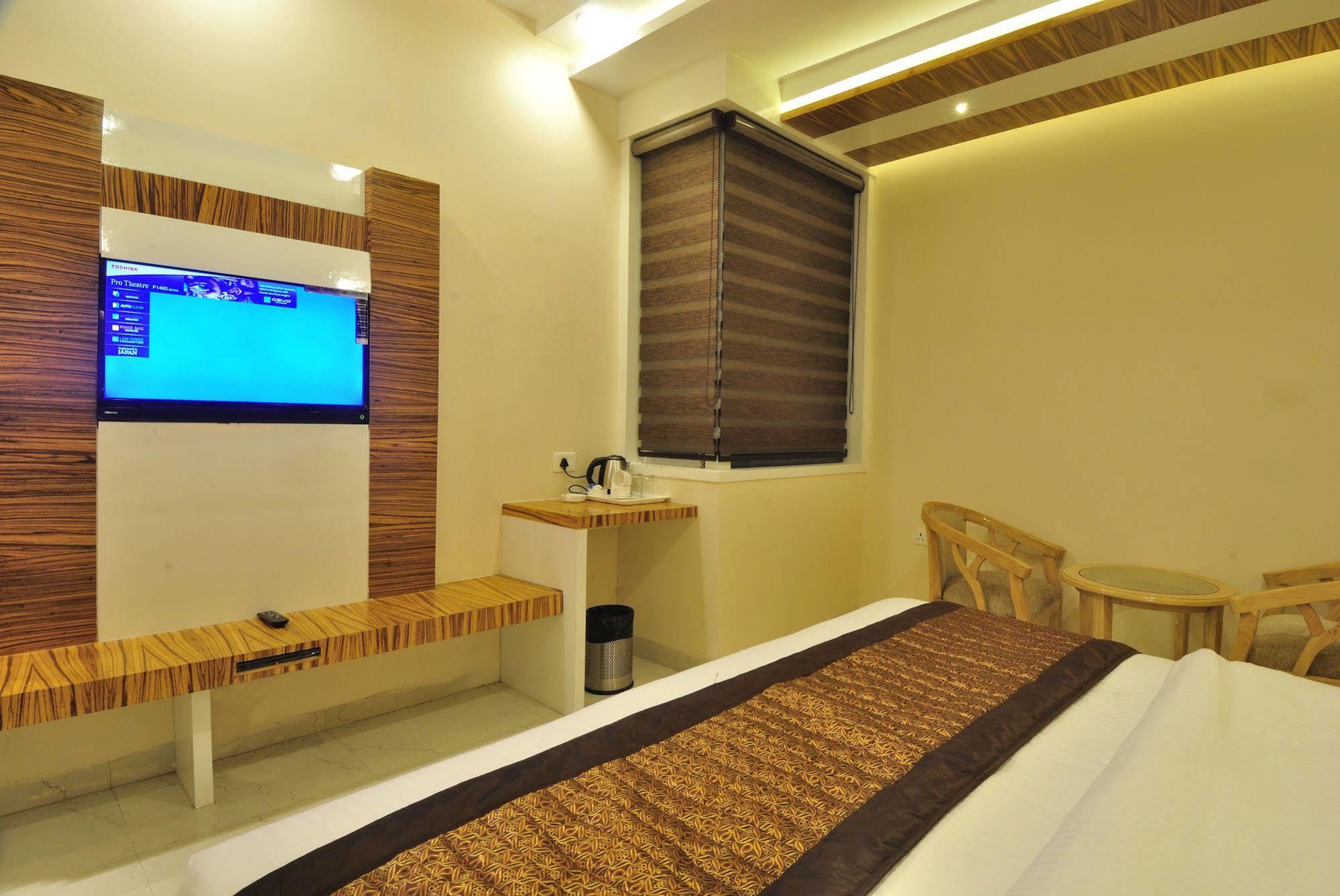 Aman Continental - 2Mins From Railway Station And 5 Mins From Metro Hotel New Delhi Exterior photo